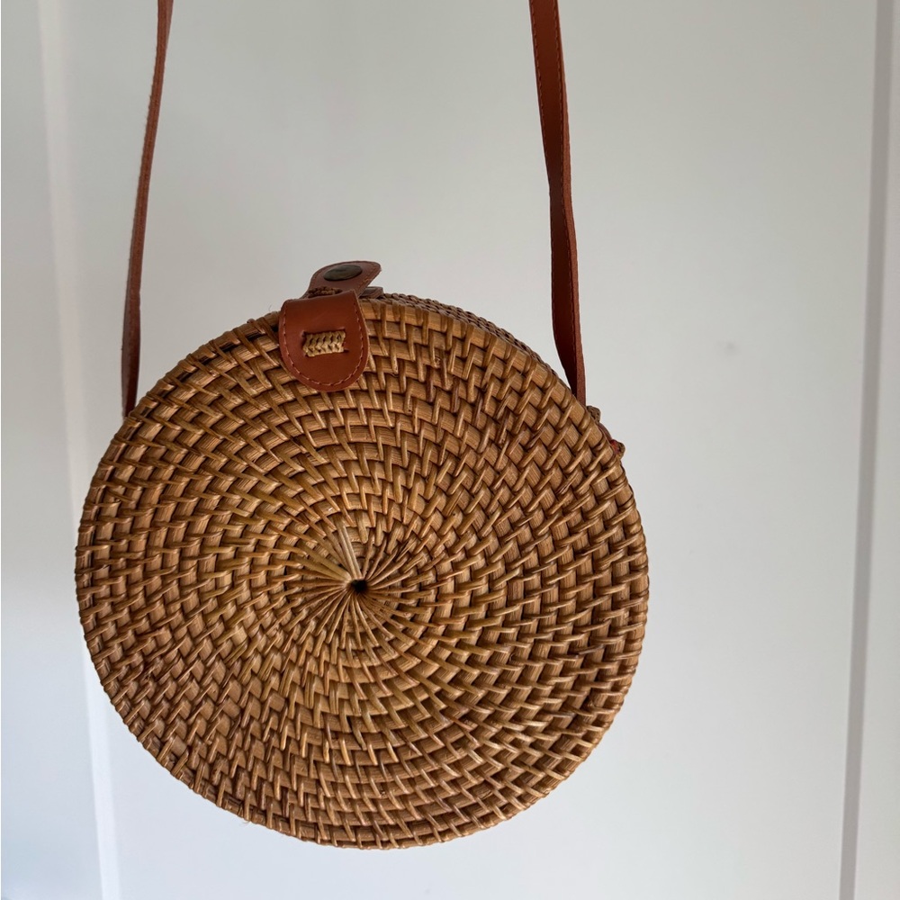 Round Woven Crossbody Bag in Tan